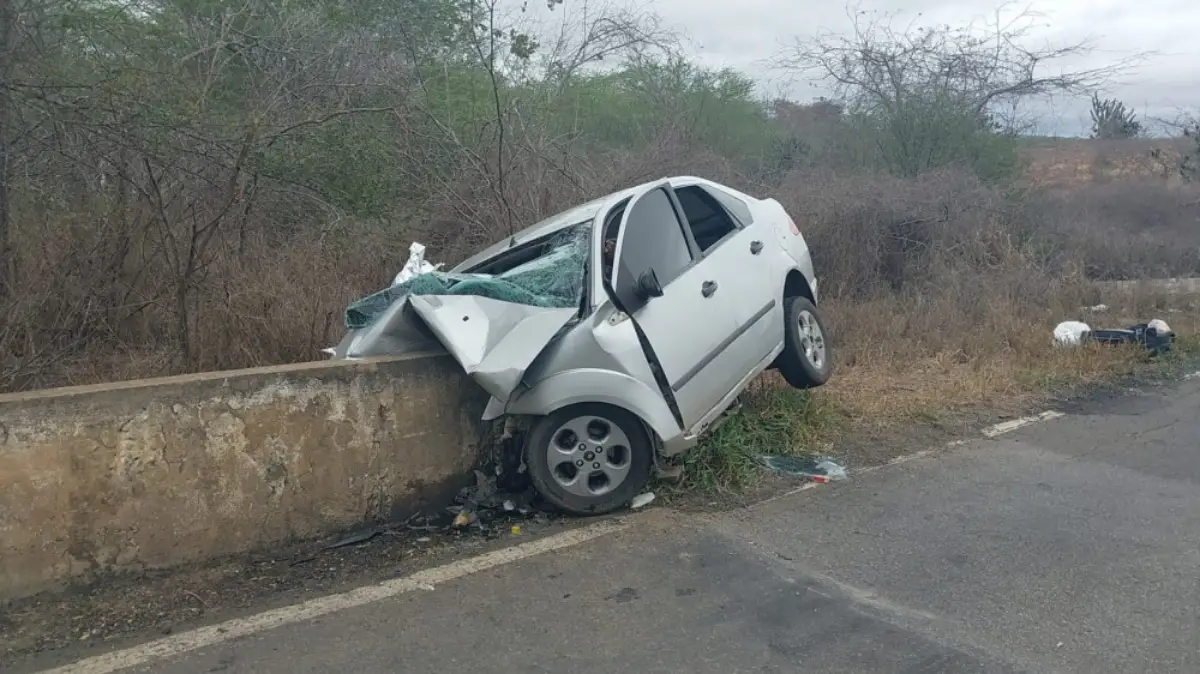 Família que viajava de Bom Jesus da Lapa para Muritiba morre em acidente na BA-026