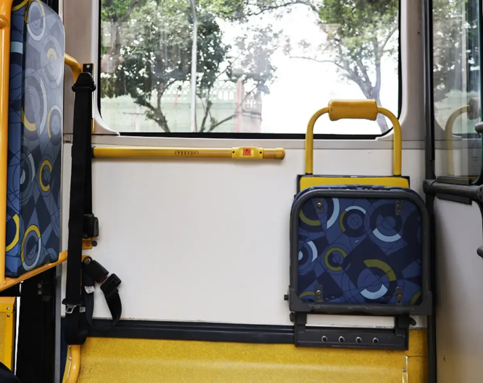 Prefeitura entrega mais cinco ônibus; coletivos vão abastecer região da Artêmia Pires, em Feira de Santana