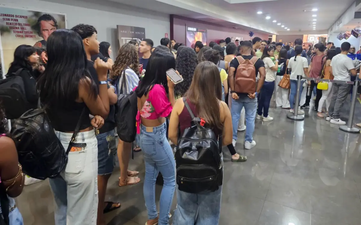 Mega Revisão da Unex lota salas de cinema reúne centenas de estudantes em preparação para o Enem 2025