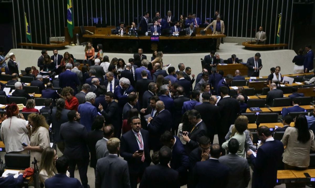 Câmara aprova isenção do IR para quem ganha até R$ 5 mil foto lula marques abr