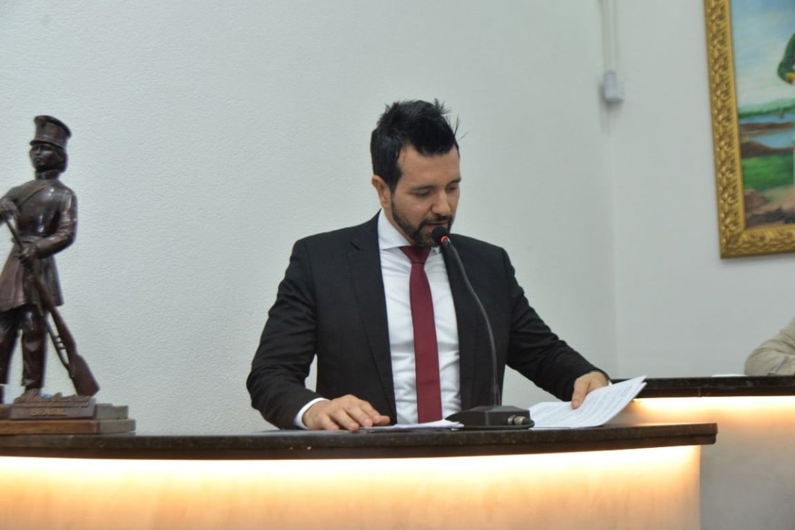 Delegado Yves Correia recebe título de cidadão feirense