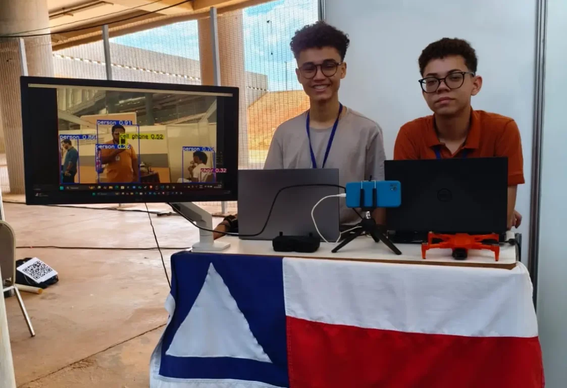 Estudantes criam drone com IA