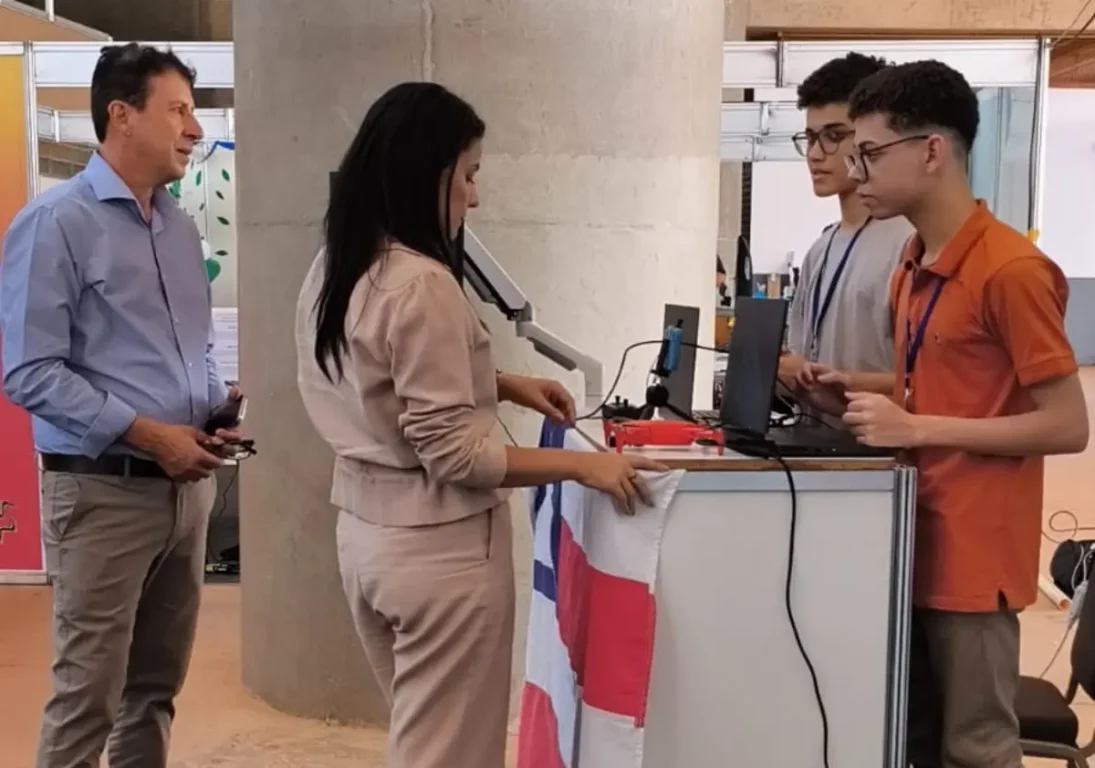 Estudantes criam drone com IA