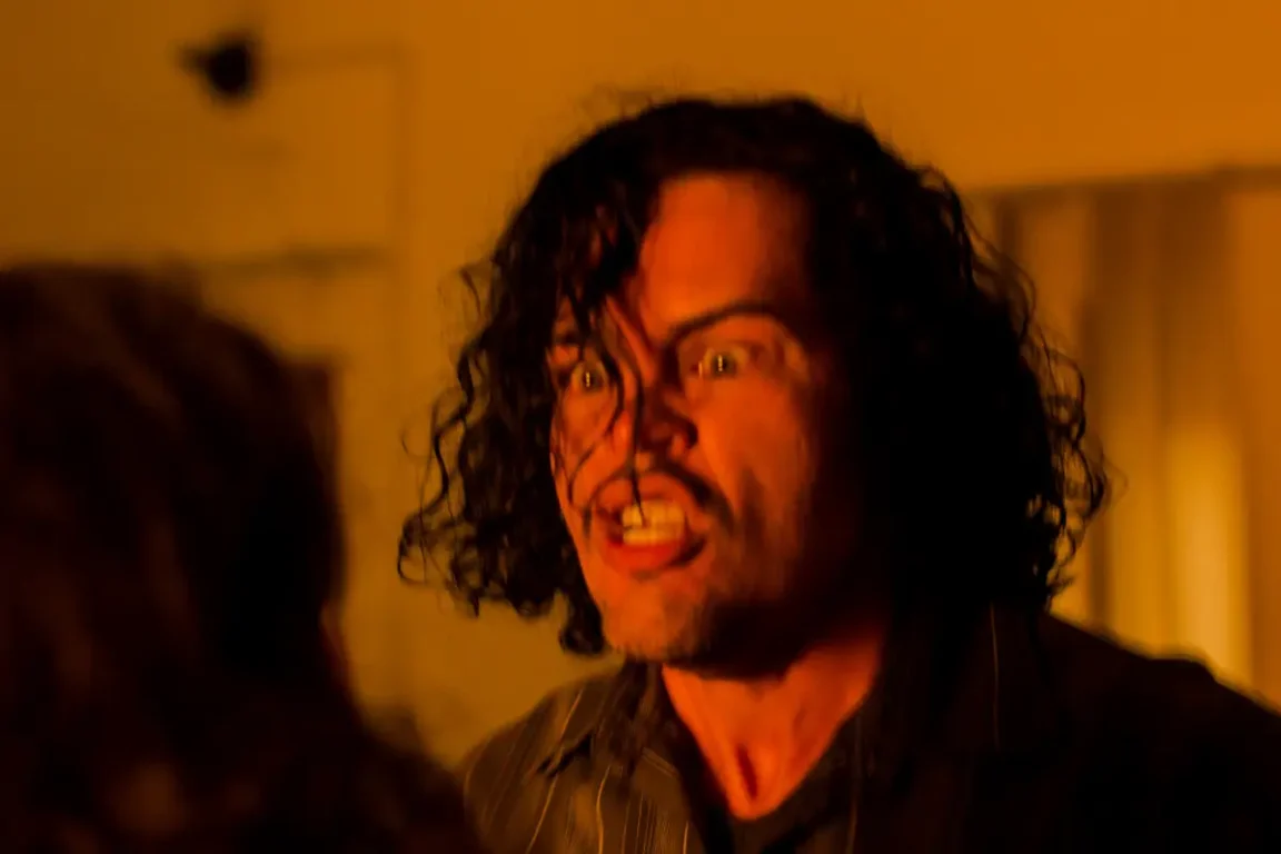 Braseiro: espetáculo teatral em Feira de Santana discute violência patriarcal