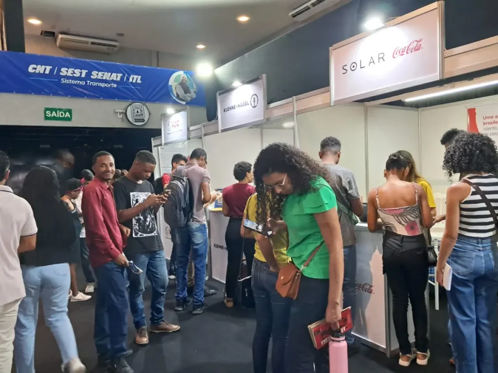 Feira do Emprego atrai multidão em Feira de Santana; vagas terminam nesta quarta (15)