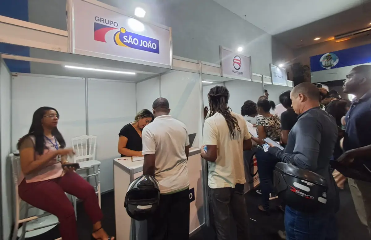 Feira do Emprego atrai multidão em Feira de Santana; vagas terminam nesta quarta (15) Feira do Emprego atrai multidão em Feira de Santana; vagas terminam nesta quarta (15)