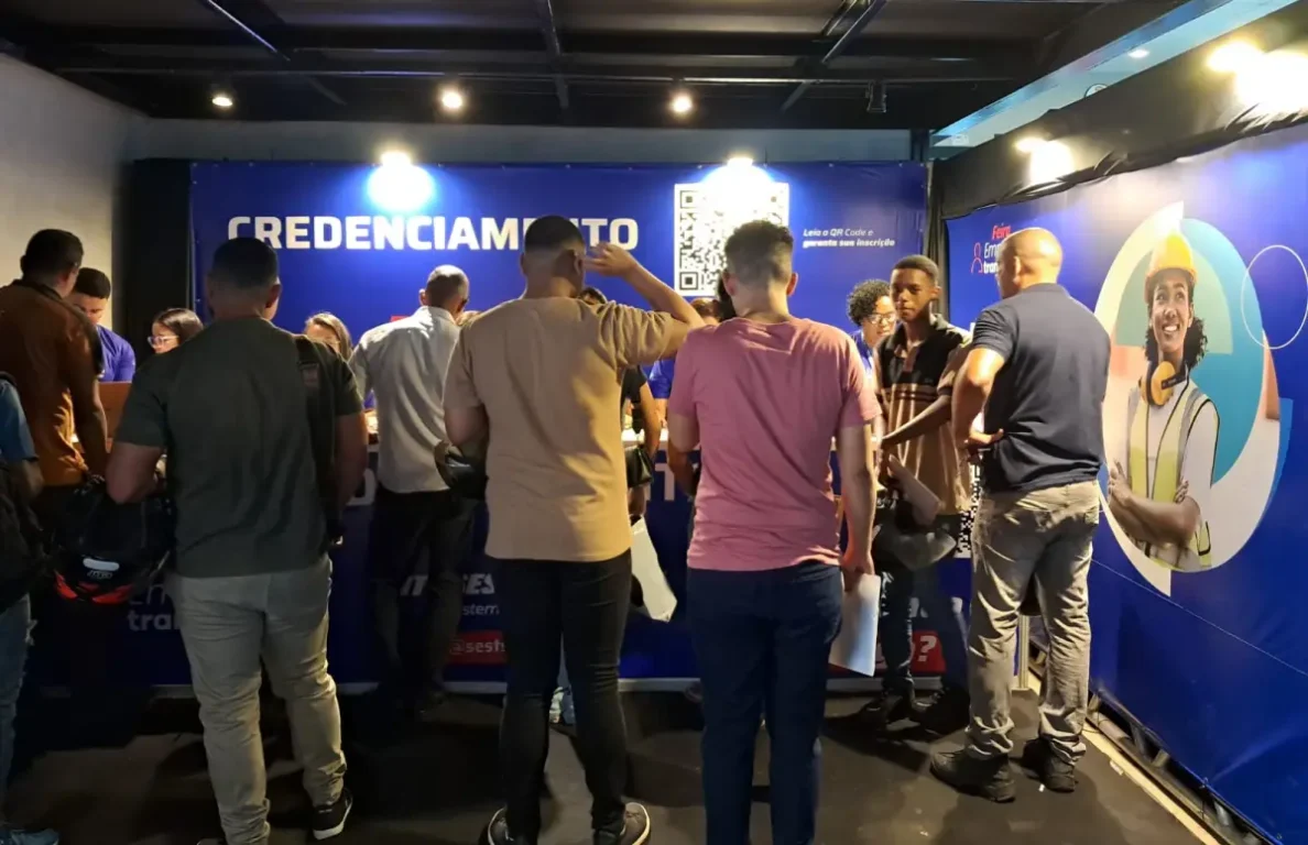 Feira do Emprego atrai multidão em Feira de Santana; vagas terminam nesta quarta (15)