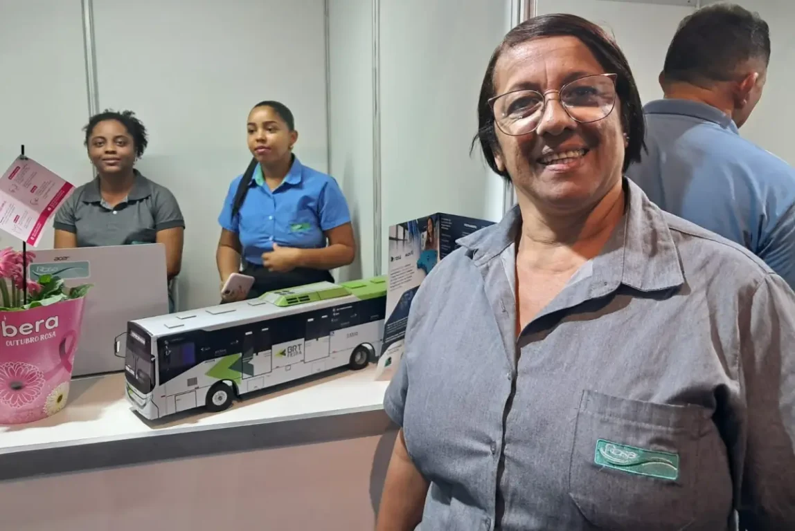 Feira do Emprego atrai multidão em Feira de Santana; vagas terminam nesta quarta (15)