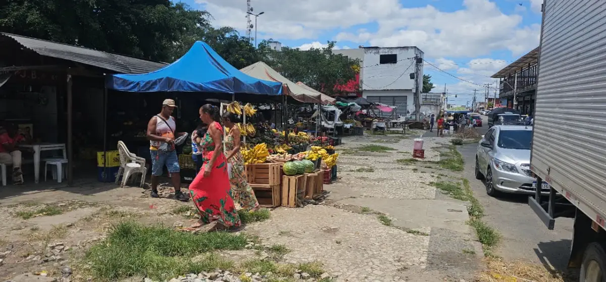 Feirantes da Praça do Tropeiro serão realocados para galpão no Centro de Abastecimento