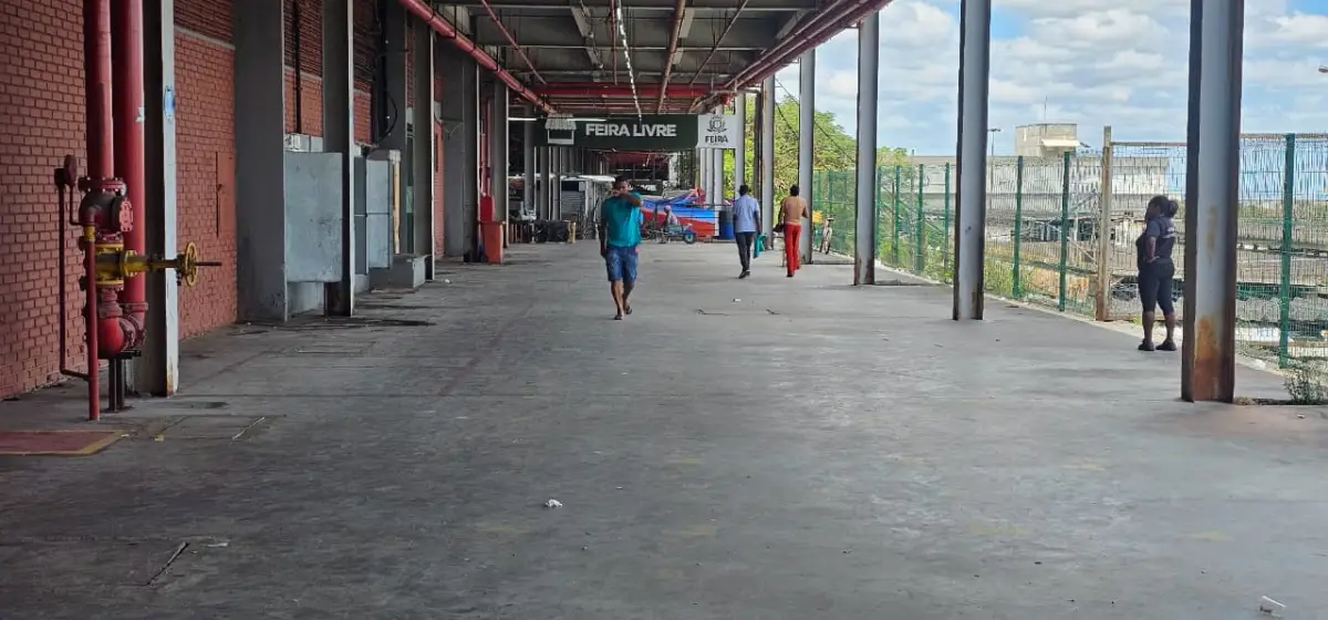 Feirantes da Praça do Tropeiro serão realocados para galpão no Centro de Abastecimento
