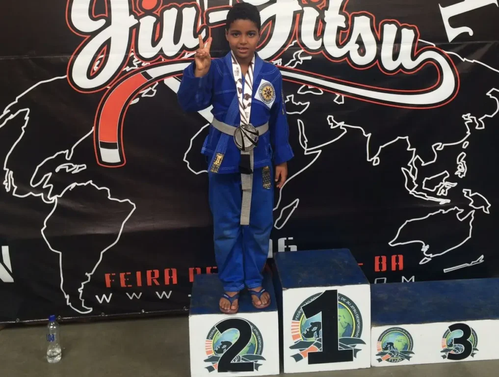 Feirense de 15 anos assina com o Fluminense do RJ