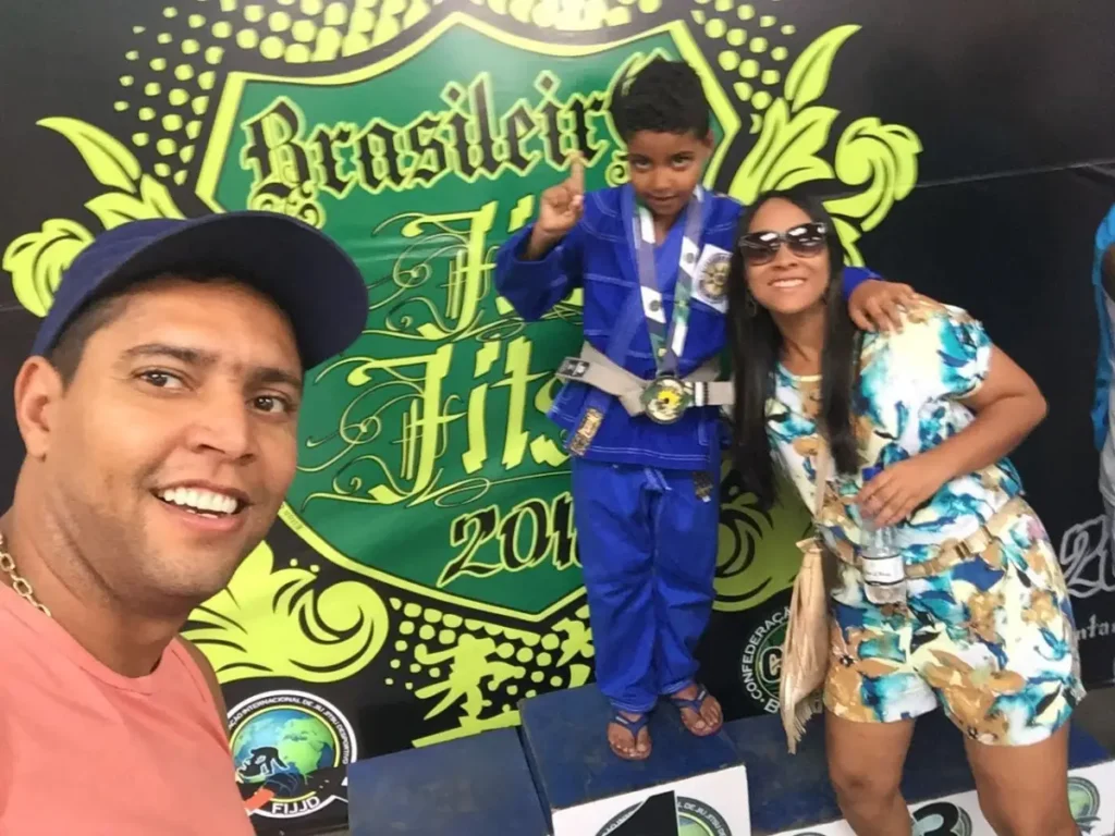 Feirense de 15 anos assina com o Fluminense do RJ