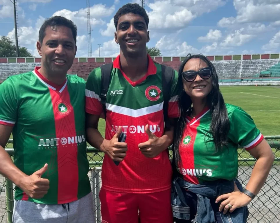 Feirense de 15 anos assina com o Fluminense do RJ