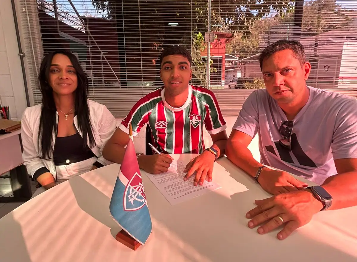 Feirense de 15 anos assina com o Fluminense do RJ