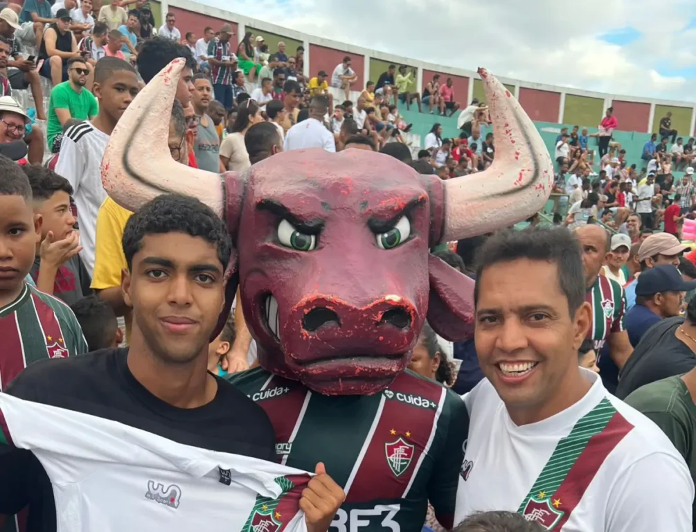 Feirense de 15 anos assina com o Fluminense do RJ