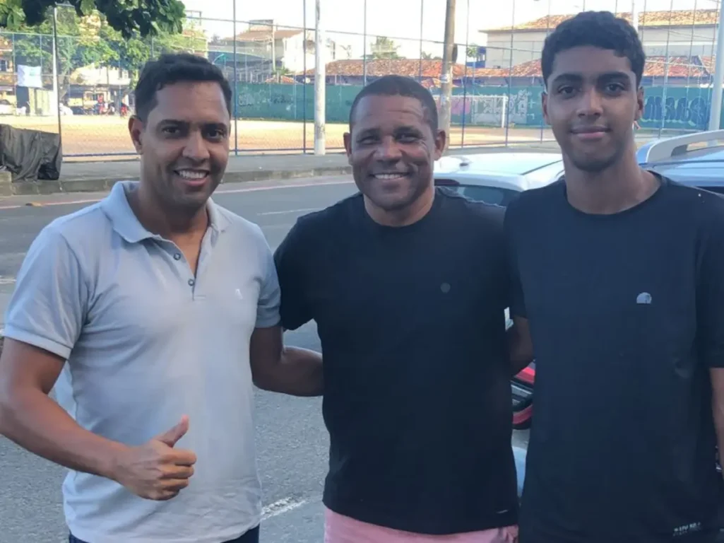 Feirense de 15 anos assina com o Fluminense do RJ