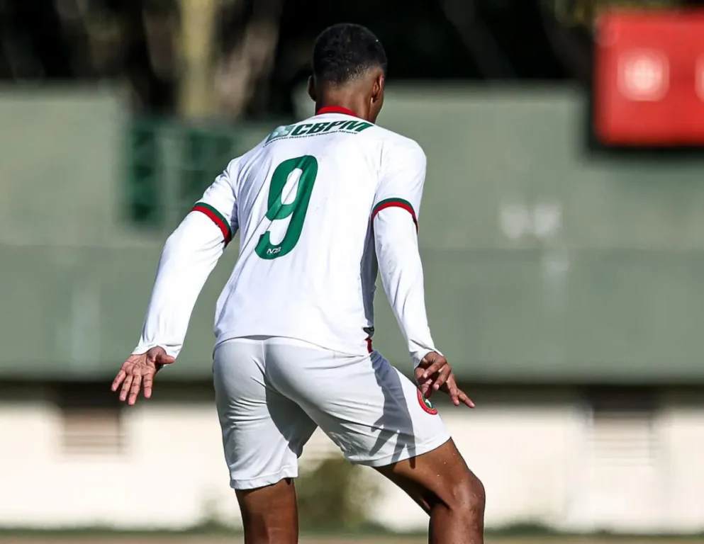 Feirense de 15 anos assina com o Fluminense do RJ
