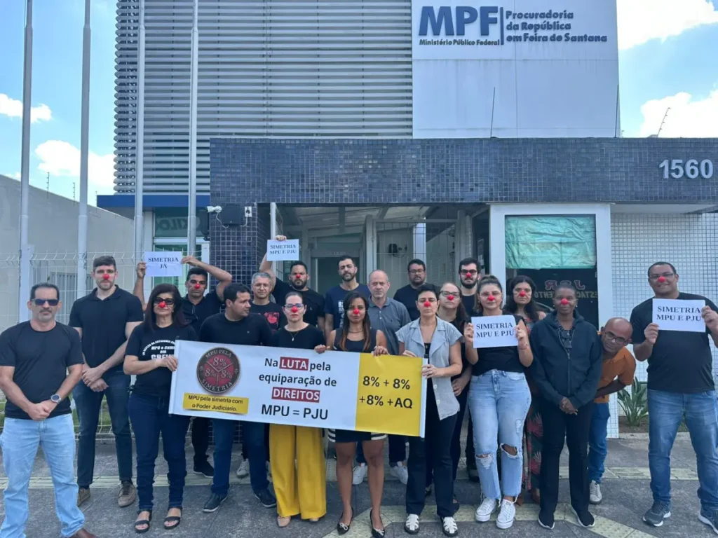 Servidores do Ministério Público da União protestam por igualdade salarial com o judiciário