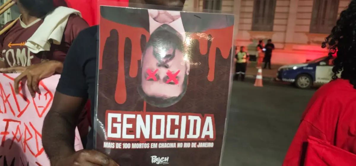 Manifestantes em Feira de Santana protestam contra o genocídio da população negra