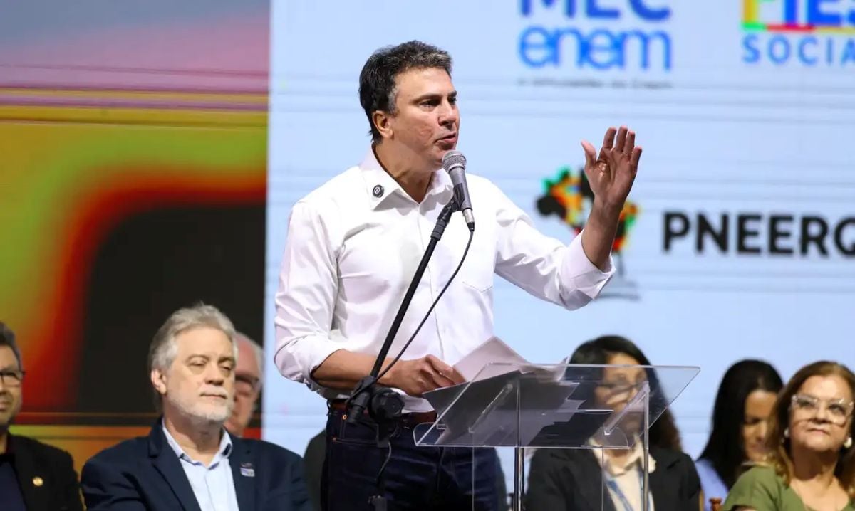 Ministro da Educação afirma que professor tem que ser bem remunerado