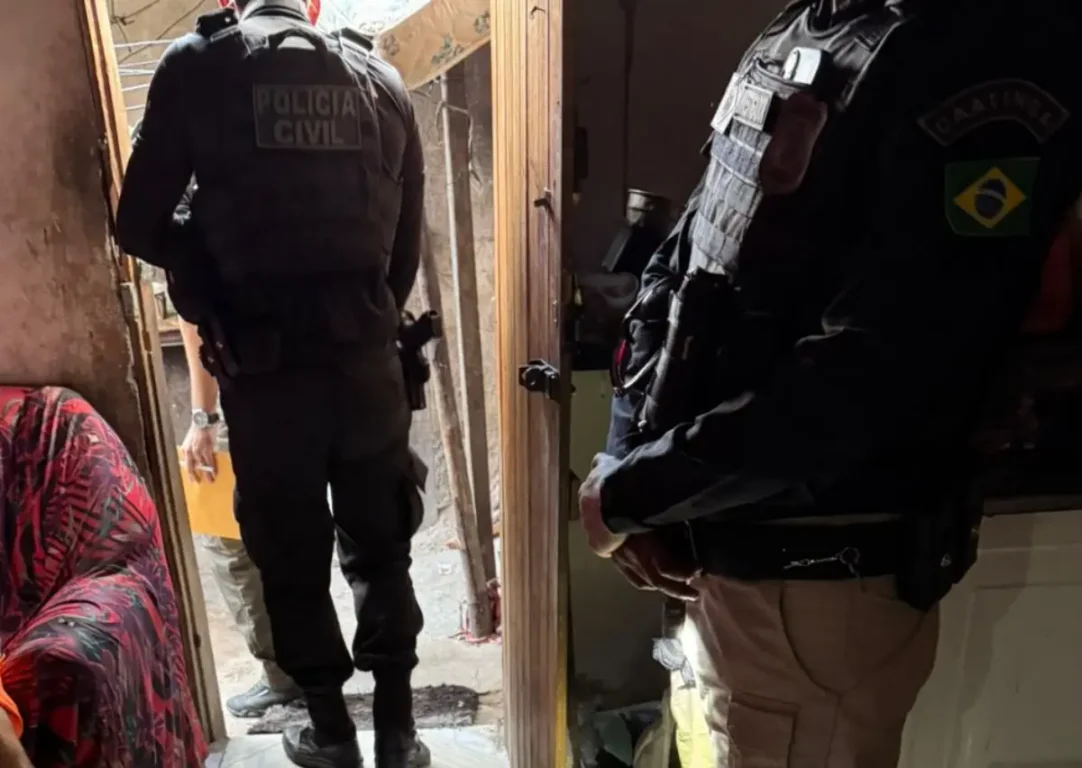 Polícia cumpre 10 mandados e prende trio em ação contra homicídios e tráfico
