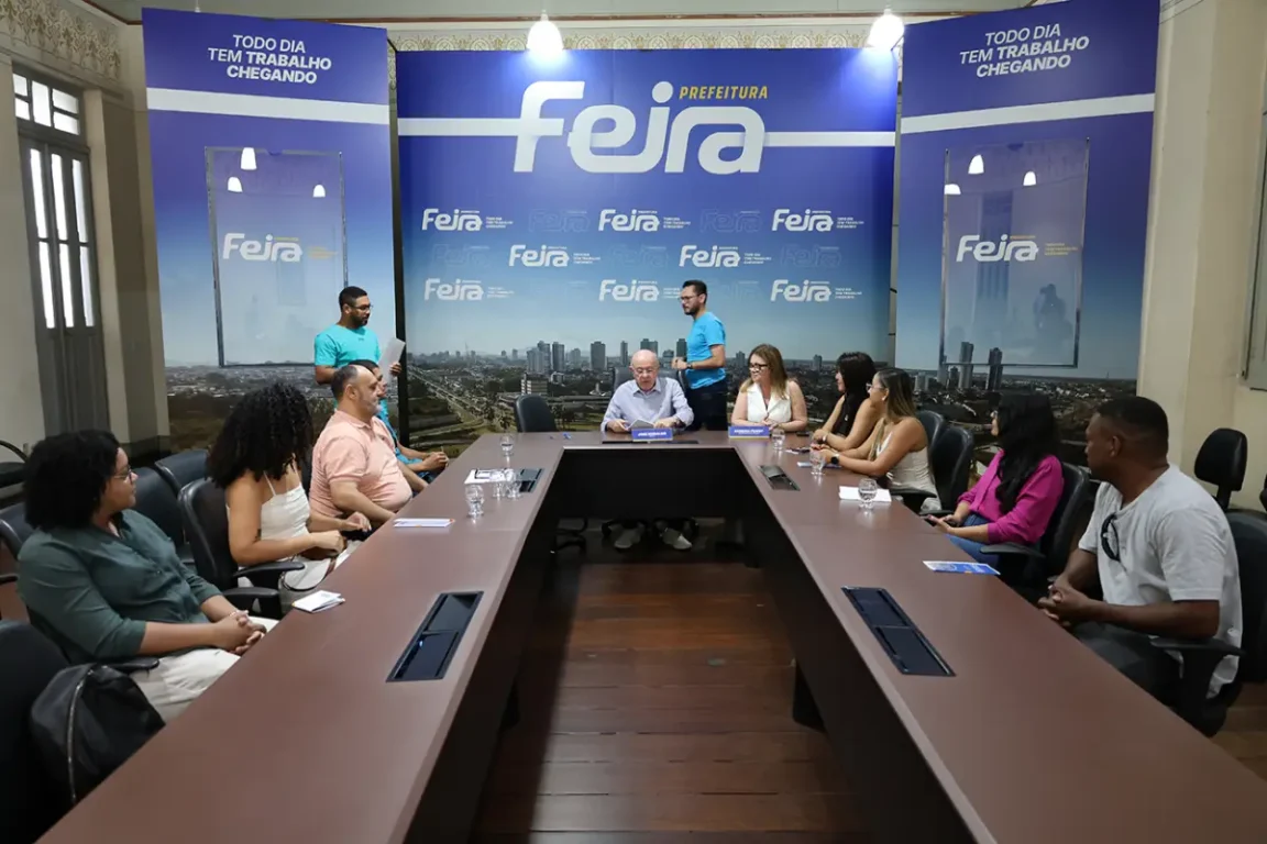 Empossados oito novos servidores aprovados em concurso público em Feira de Santana