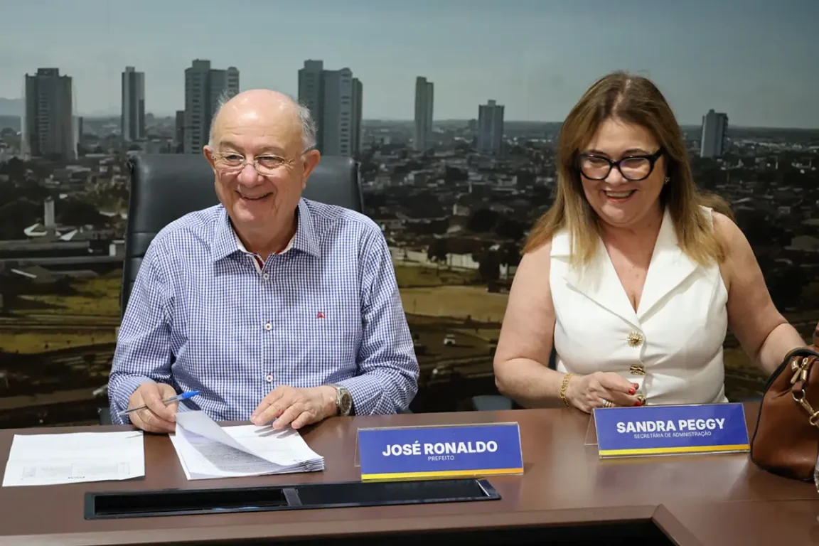 Empossados oito novos servidores aprovados em concurso público em Feira de Santana