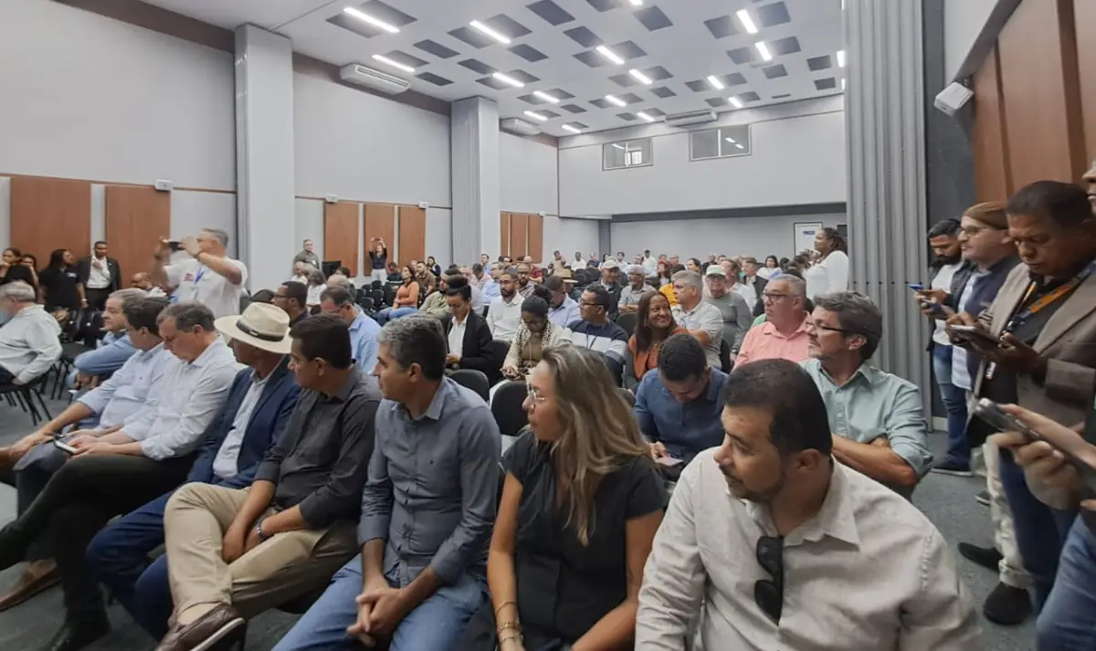 Canal do Sertão Baiano é debatido em reunião com prefeitos, técnicos e lideranças estaduais em Feira de Santana