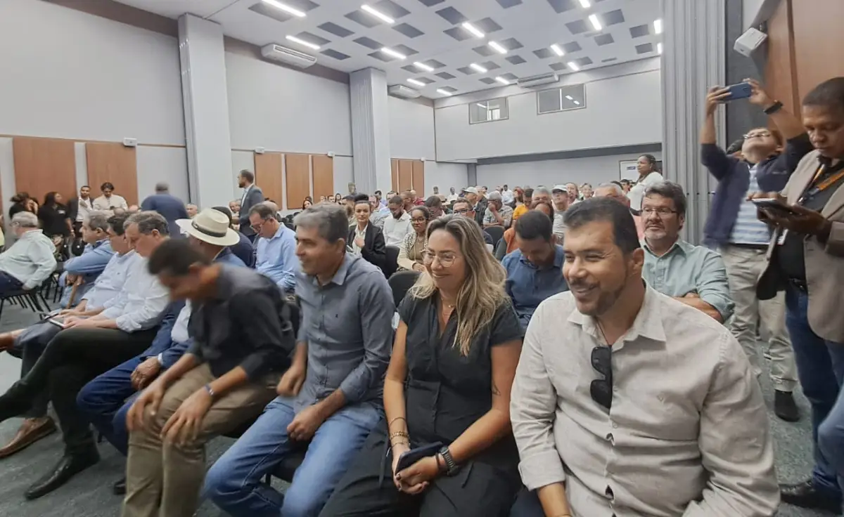 Canal do Sertão Baiano é debatido em reunião com prefeitos, técnicos e lideranças estaduais em Feira de Santana