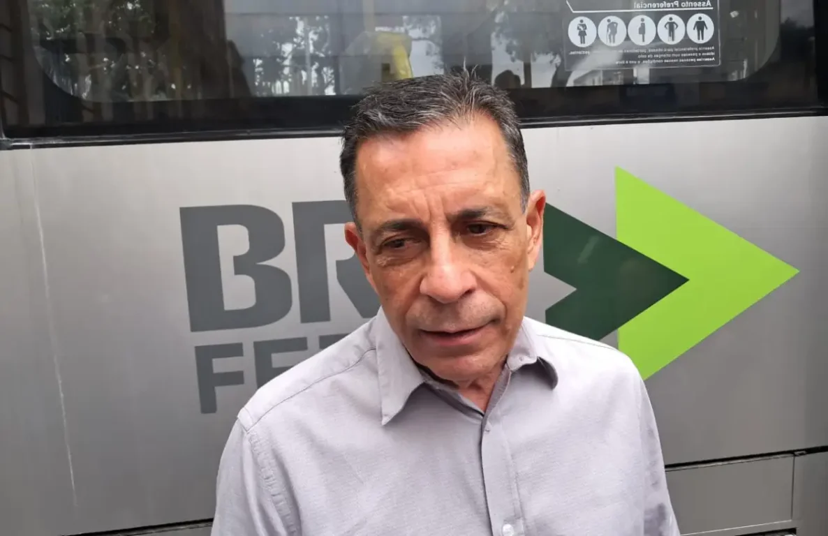 Prefeitura entrega mais cinco ônibus; coletivos vão abastecer região da Artêmia Pires, em Feira de Santana