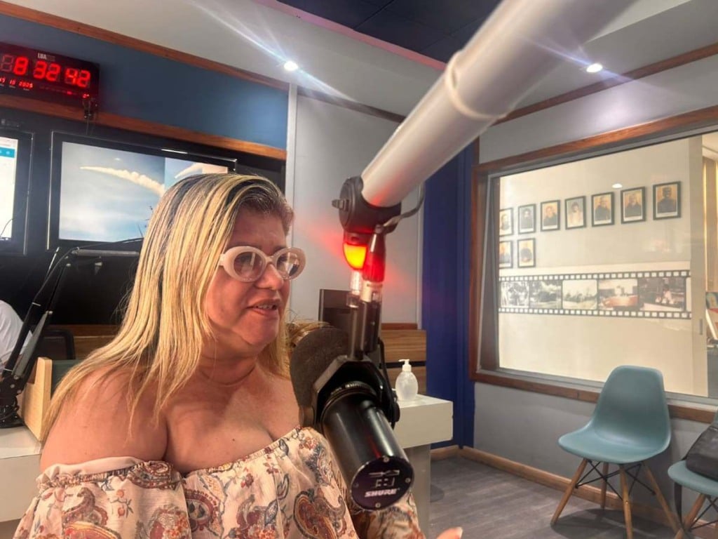 Show “Deixe ela, que ela vai” celebra o Dia do Professor com o bom humor de Selma de Nieta neste sábado (18)