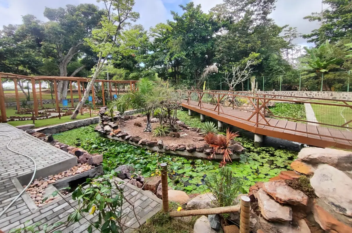 José Ronaldo visita parque da cidade