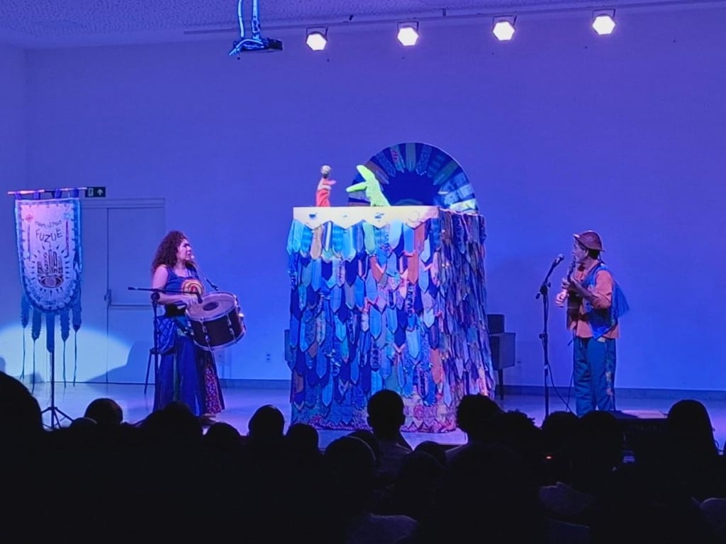 Espetáculo do Fenatifs é apresentado para alunos em colégio estadual em Feira de Santana