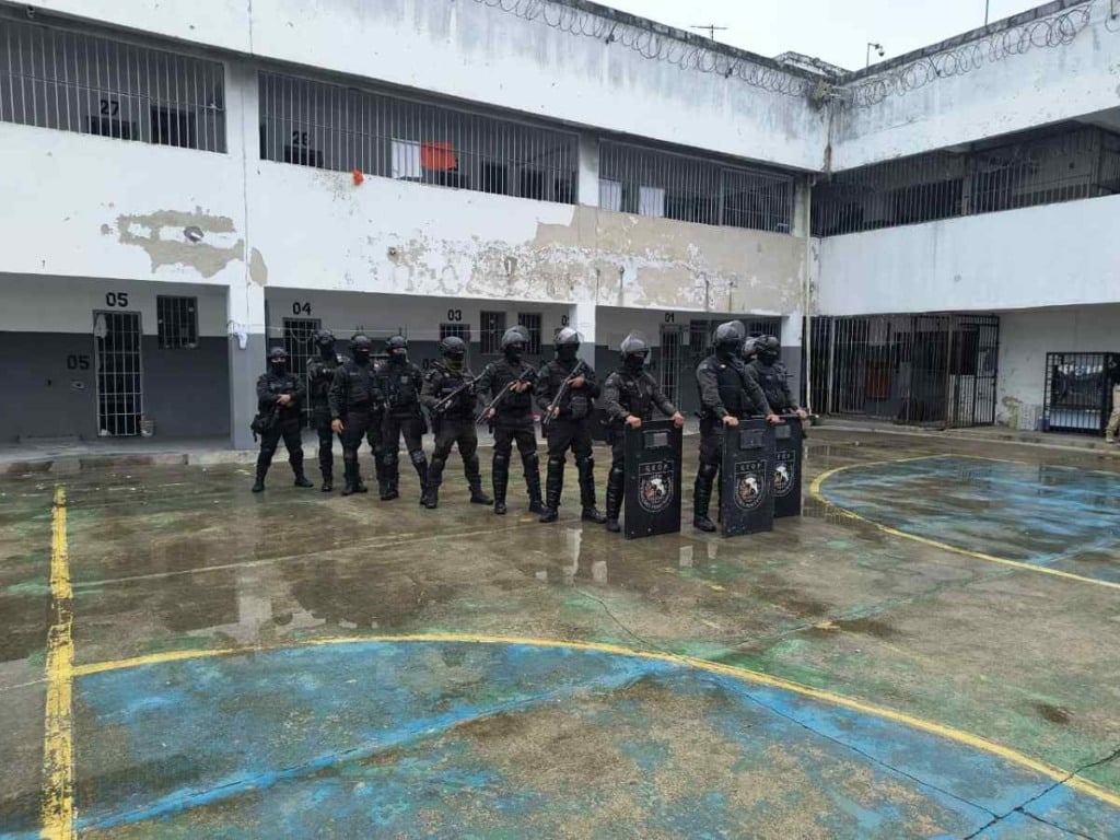 Operação no Conjunto Penal de Eunápolis