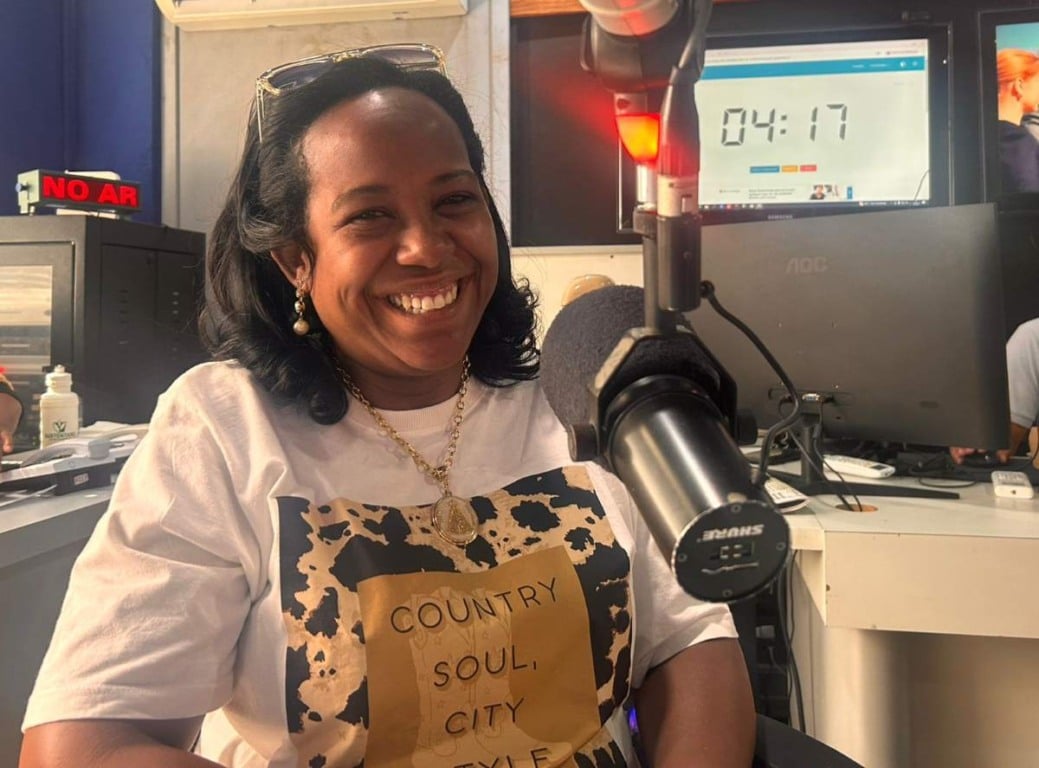 Show “Deixe ela, que ela vai” celebra o Dia do Professor com o bom humor de Selma de Nieta neste sábado (18)