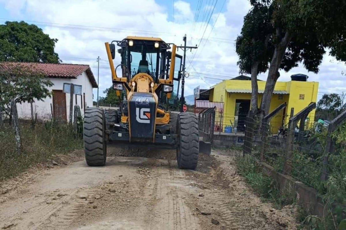 Manutenção de estradas na zona rural de Feira de Santana é retomada após frente fria
