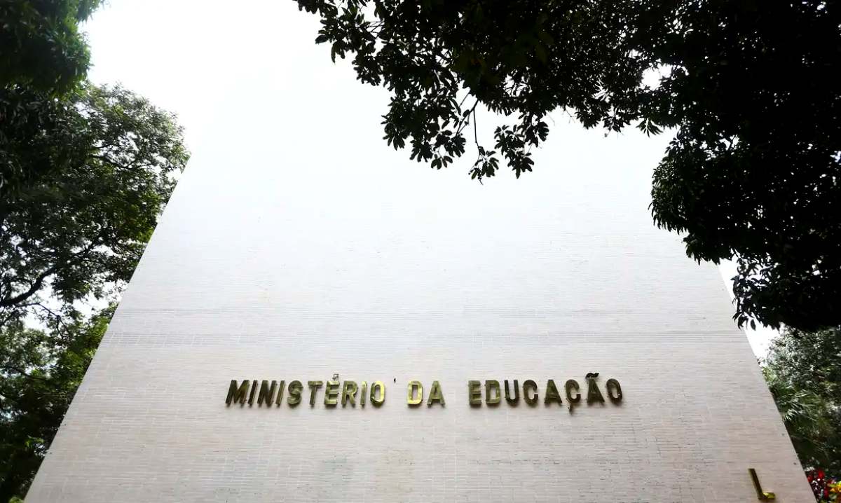 Divulgada lista de cursos superiores semipresenciais autorizados pelo MEC