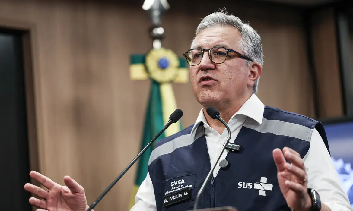 Casos suspeitos de intoxicação por metanol podem crescer, segundo ministro