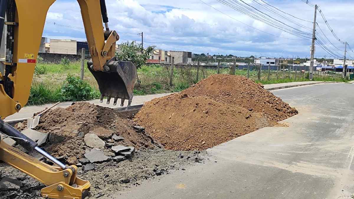 Trecho da rua Francisco Dias é interditado para obras pela SMT