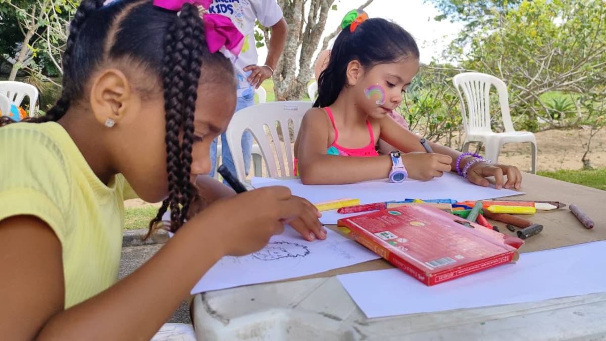 Longe das telas e mais perto da natureza; crianças aproveitam dia de brincadeiras ao ar livre no Parque da Cidade