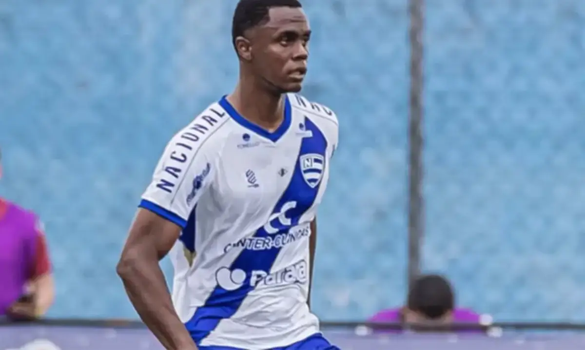 Jogador vítima de racismo leva punição maior que agressor