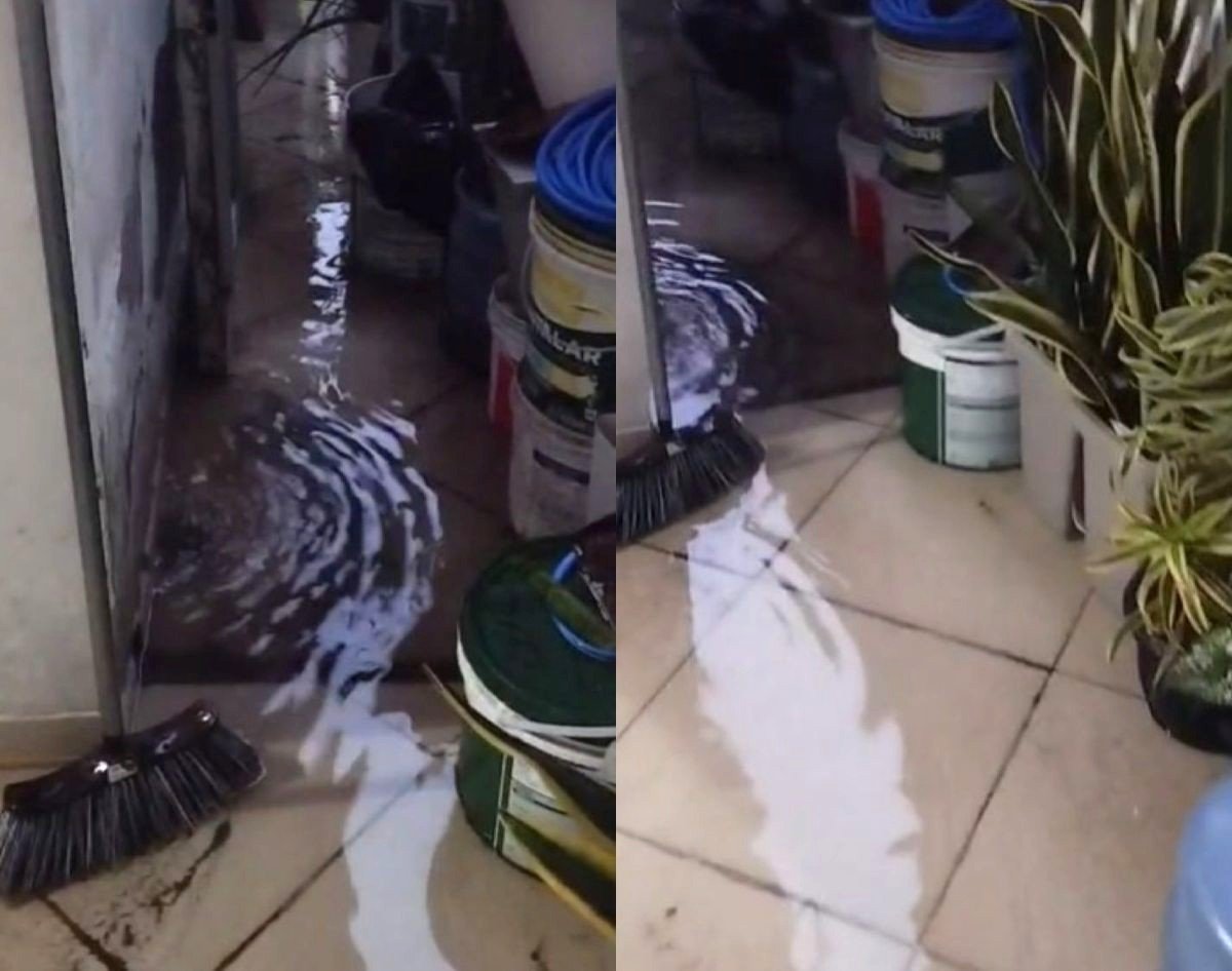 “Falta de manutenção da Embasa”; morador do bairro Tomba tem casa alagada após água da chuva retornar pela rede de esgoto