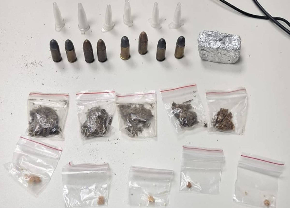 Homem é detido com drogas e munições em Feira de Santana