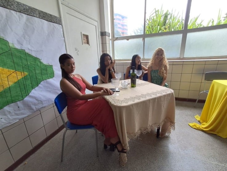 1ª feira literária do colégio gastão guimarães