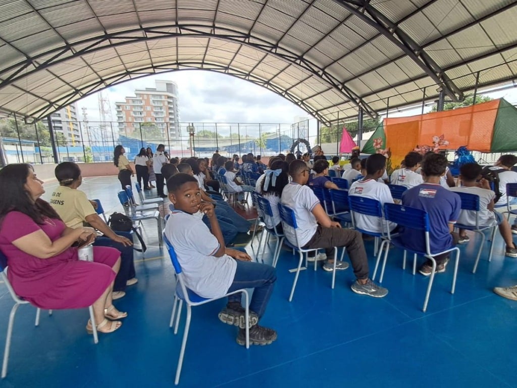 1ª feira literária do colégio gastão guimarães
