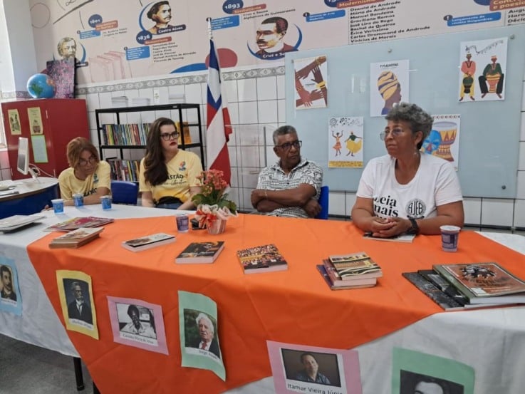 1ª feira literária do colégio gastão guimarães
