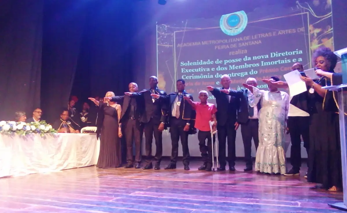 Academia de Letras e Artes de Feira de Santana empossa novos membros em sessão solene