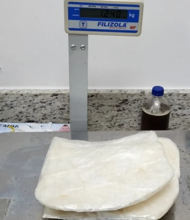 Três pessoas são presas por tráfico de drogas no Aeroporto de Salvador