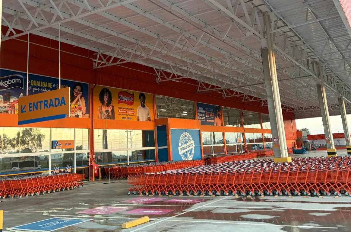 Com investimento de R$ 70 milhões Rede Atakarejo abre mais uma loja em Feira de Santana