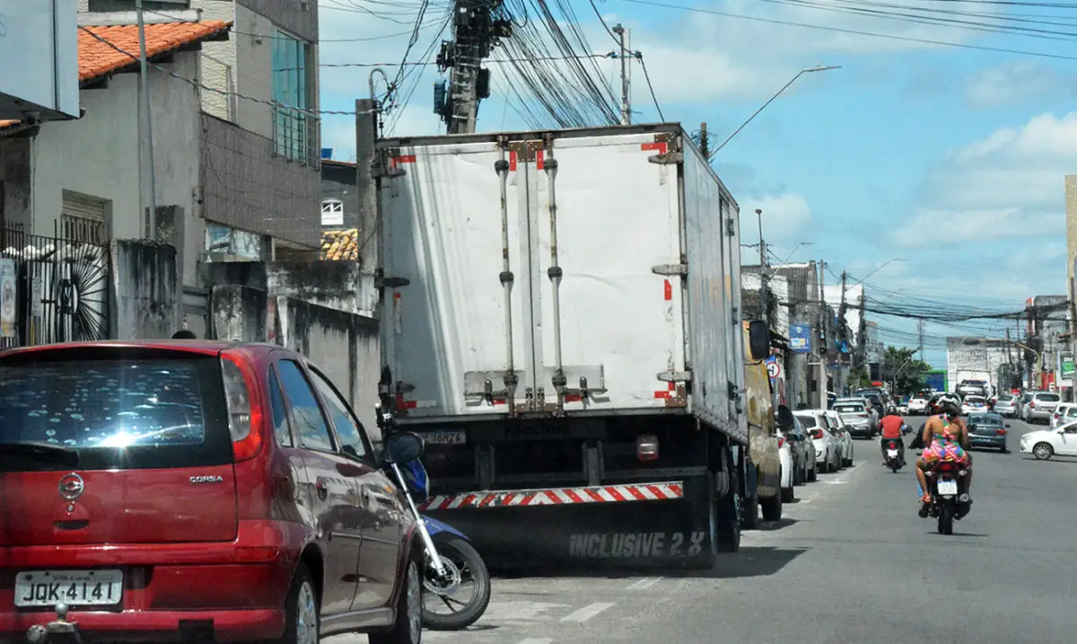 circulação de veículos de carga, de tratores e de tração animal